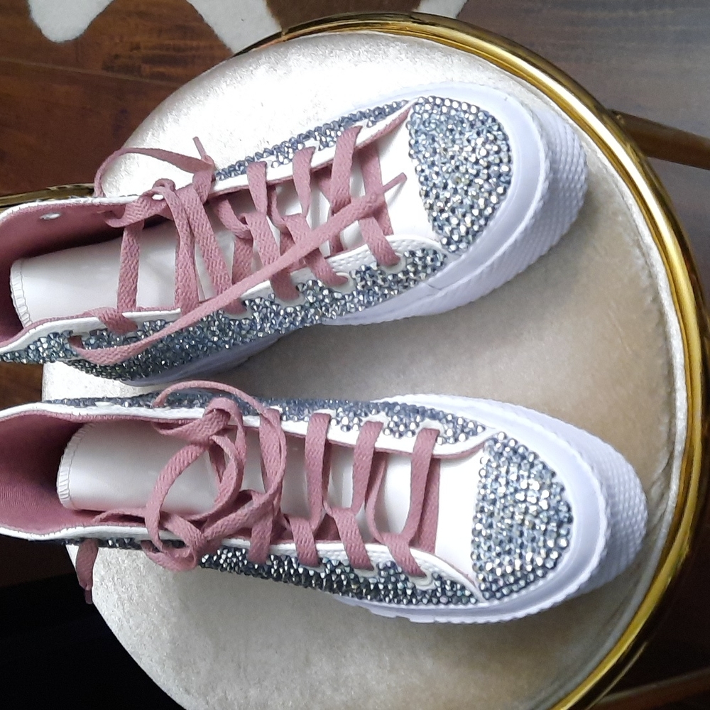One of a kind converse!!